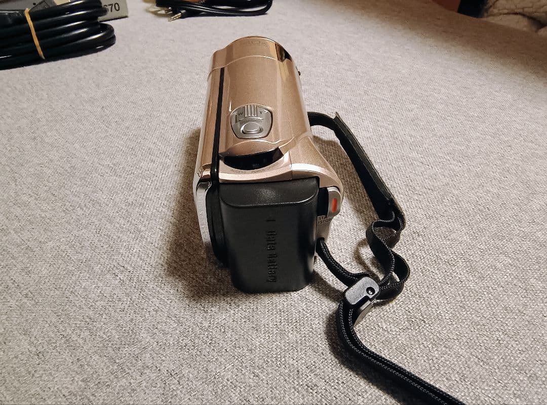 JVC Everio GZ-HM670 ビデオカメラ 本体　光学40倍ズーム