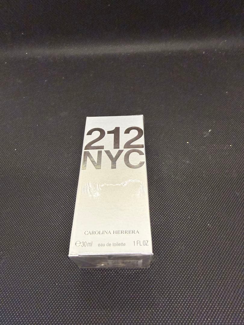 Carolina Herrera 212 NYC オードトワレ 30ml