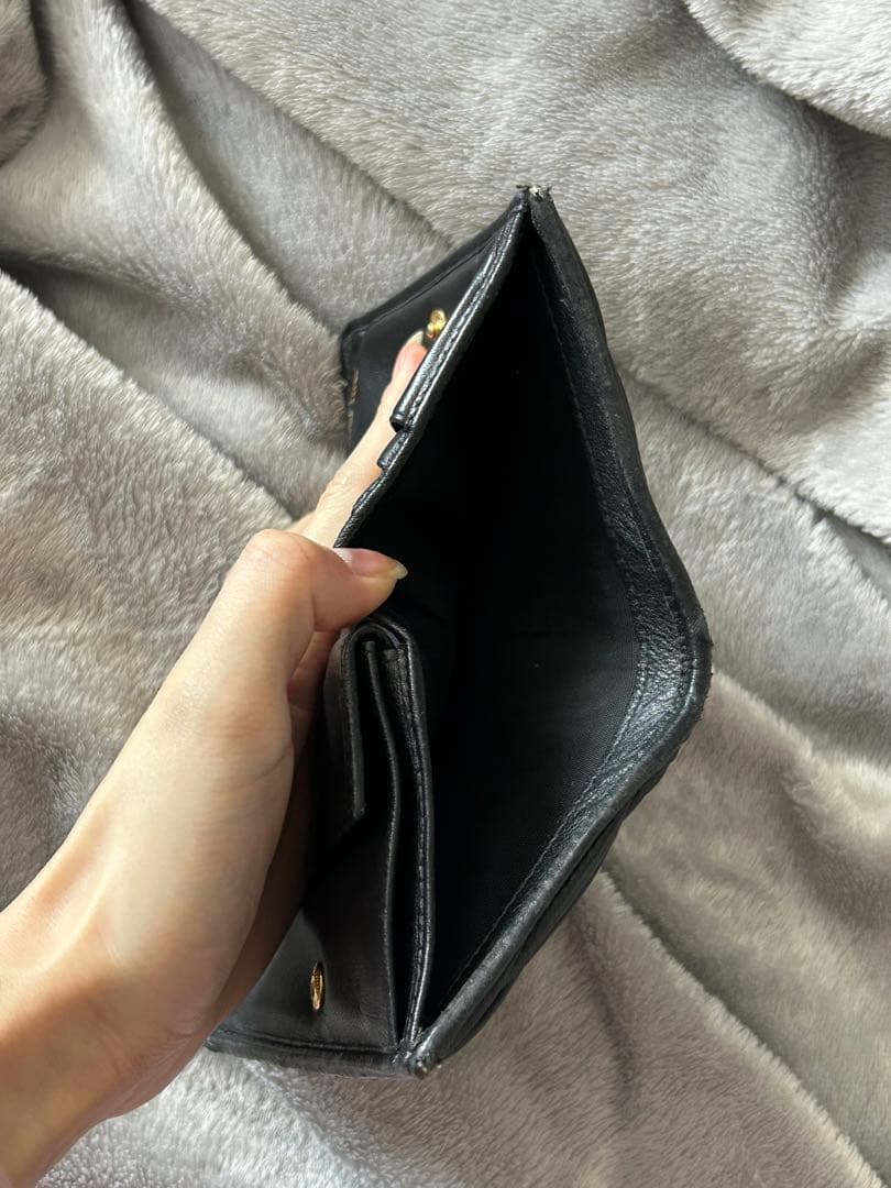 MIU MIU ブラック 二つ折り財布　ビジュー