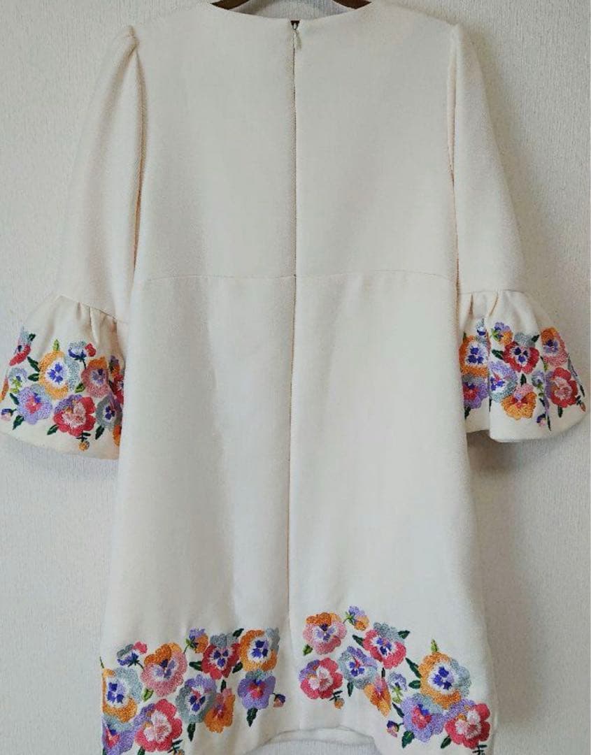 専用　Chesty 刺繍フラワー ワンピース ホワイト サイズ1 膝丈