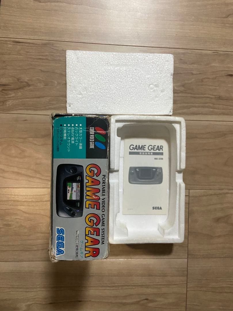 SEGA GAME GEAR本体とカセット付き　ジャンク品