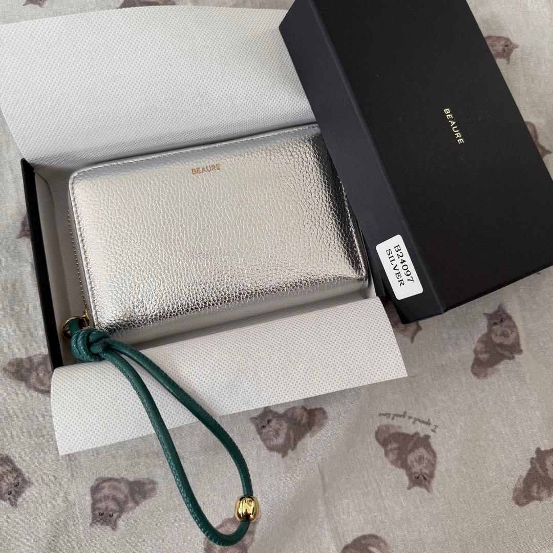 【BEAURE】ヴュレ ハンドストラップ付き 財布 ウォレット カウレザー 本革
