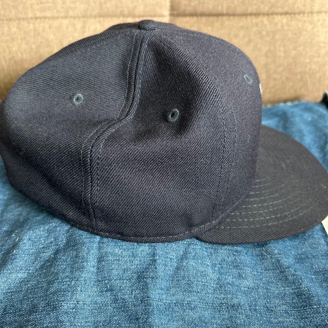 Supreme 紺色ベースボールキャップ