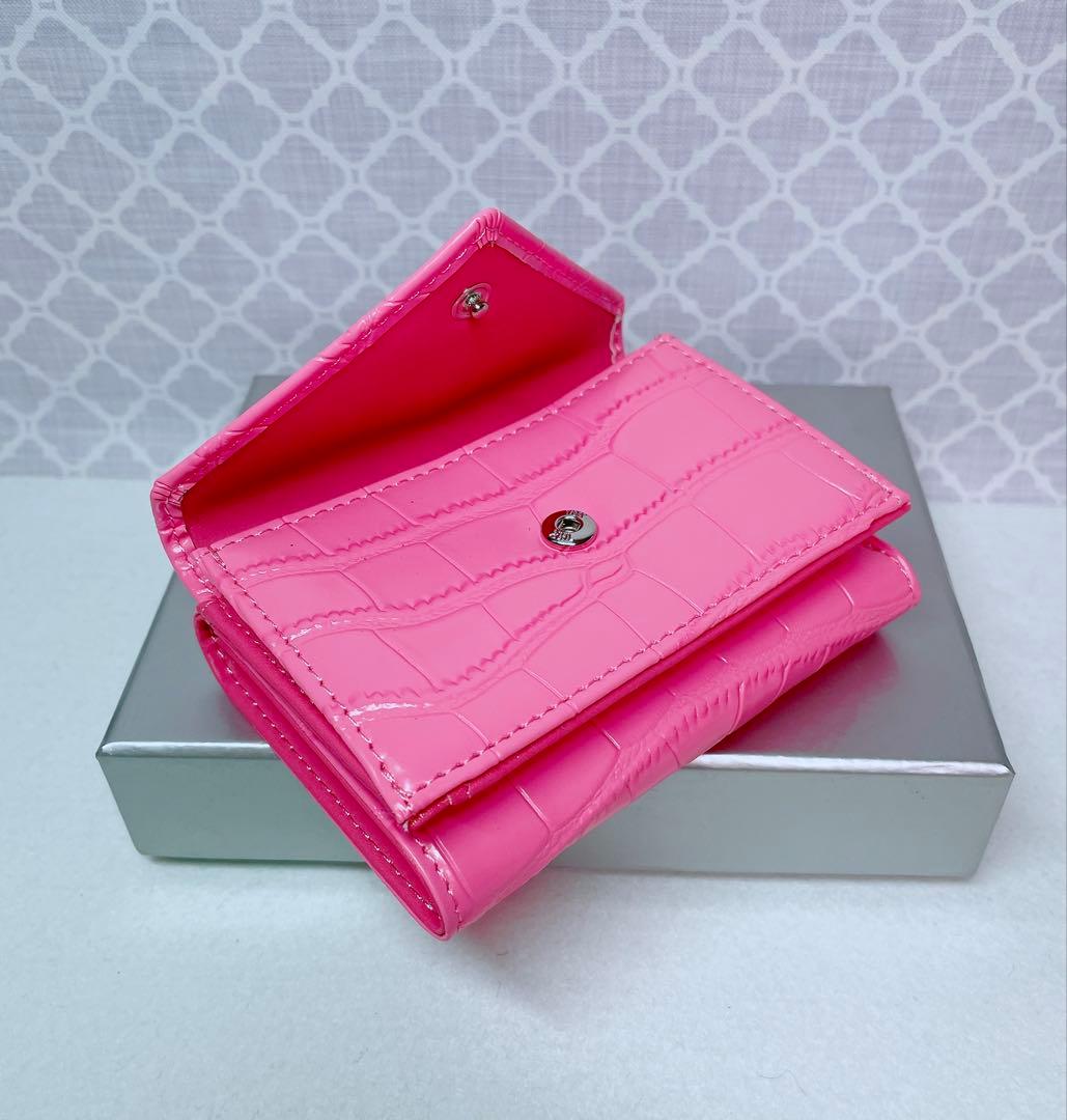新作✨️【内柄も素敵☆最新】Vivienne Westwood 三折財布 ピンク