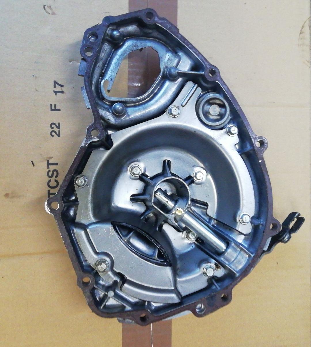 カワサキバリオスZR250純正、エンジン右クラッチケースカバー！！