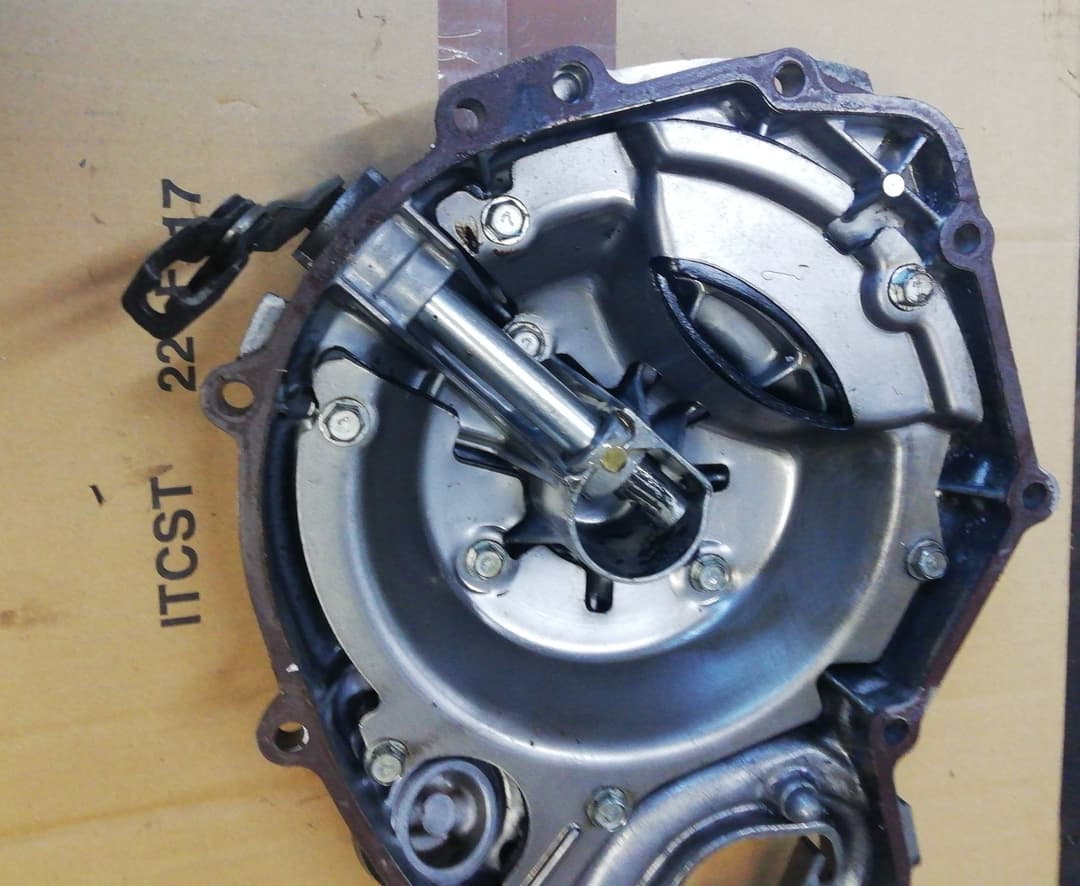 カワサキバリオスZR250純正、エンジン右クラッチケースカバー！！