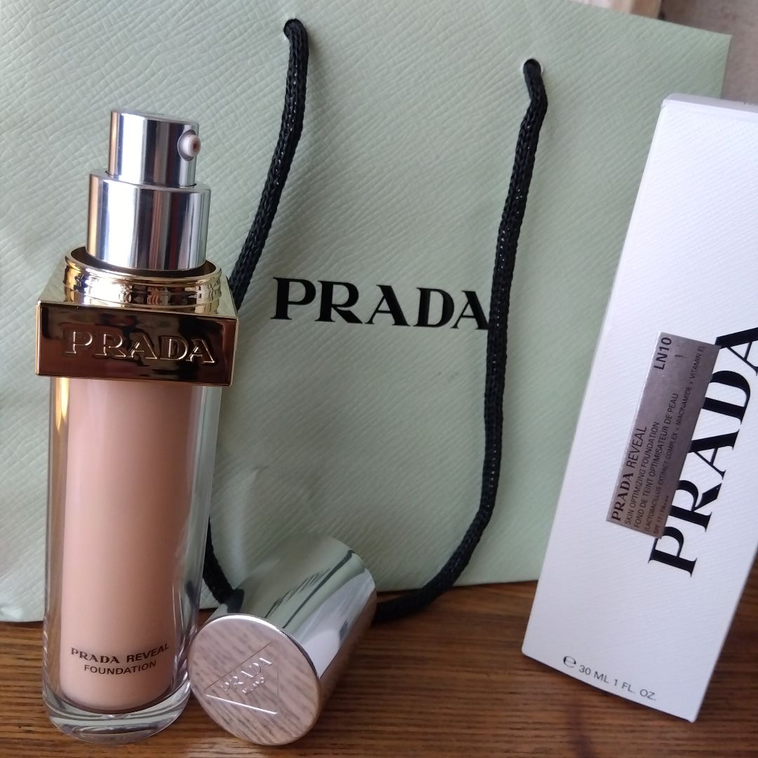 ファンデーション PRADA REVEAL FOUNDATION LN10