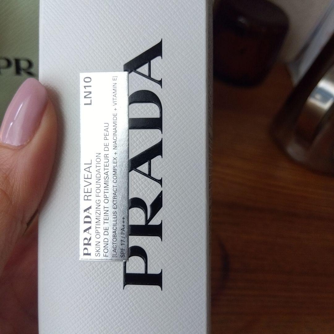 ファンデーション PRADA REVEAL FOUNDATION LN10