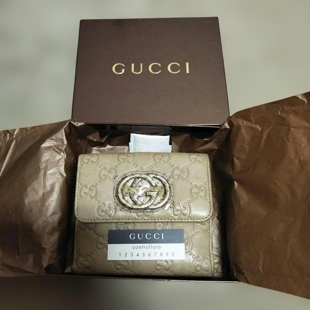 GUCCI ベージュレザー 二つ折り財布【良品】