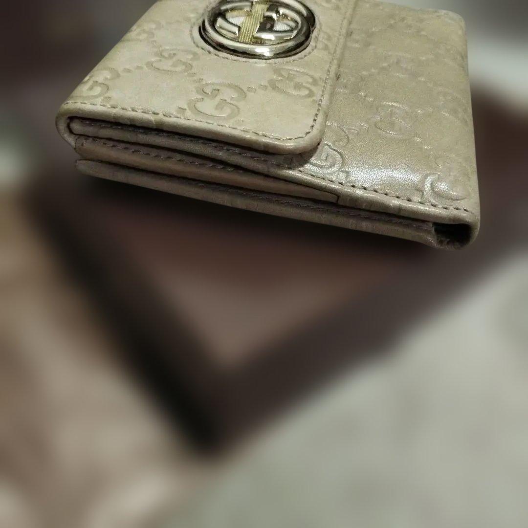 GUCCI ベージュレザー 二つ折り財布【良品】
