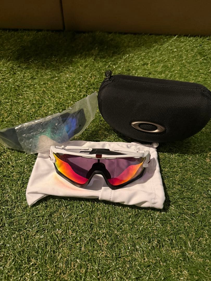 Oakley ジョーブレイカー　ホワイト/レッド