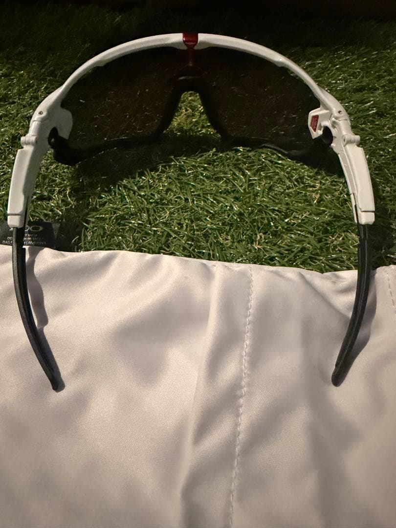 Oakley ジョーブレイカー　ホワイト/レッド