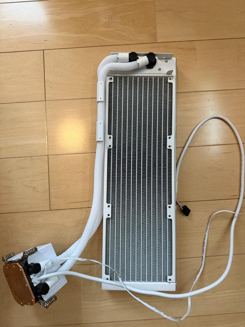 Lianli HydroShift LCD 360 ホワイト液体冷却