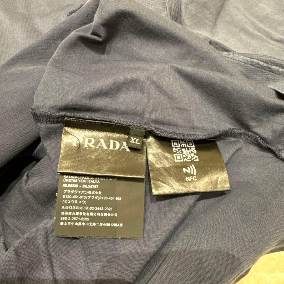 PRADA ネイビー Tシャツ
