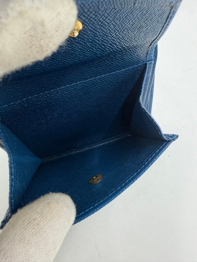 真ルイヴィトン LOUIS VUITTON 二つ折り財布 エピ レザー 青