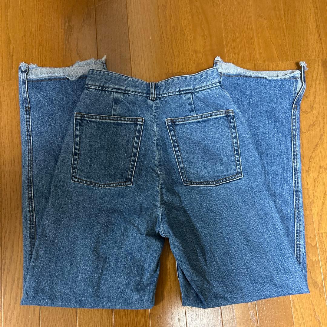 INTIMITE 2025年新作デニムパンツ　Sサイズ