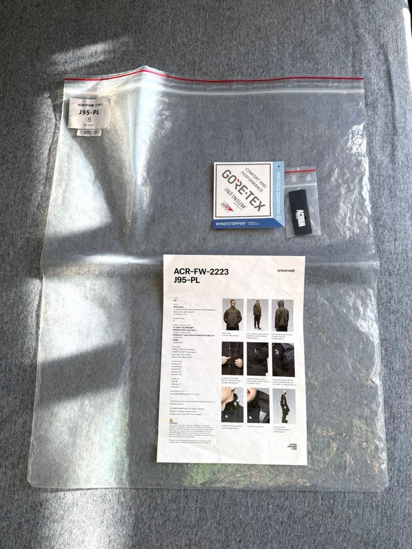 ジャケット・アウター ACRONYM J95-PL Insulated Coach Jacket S