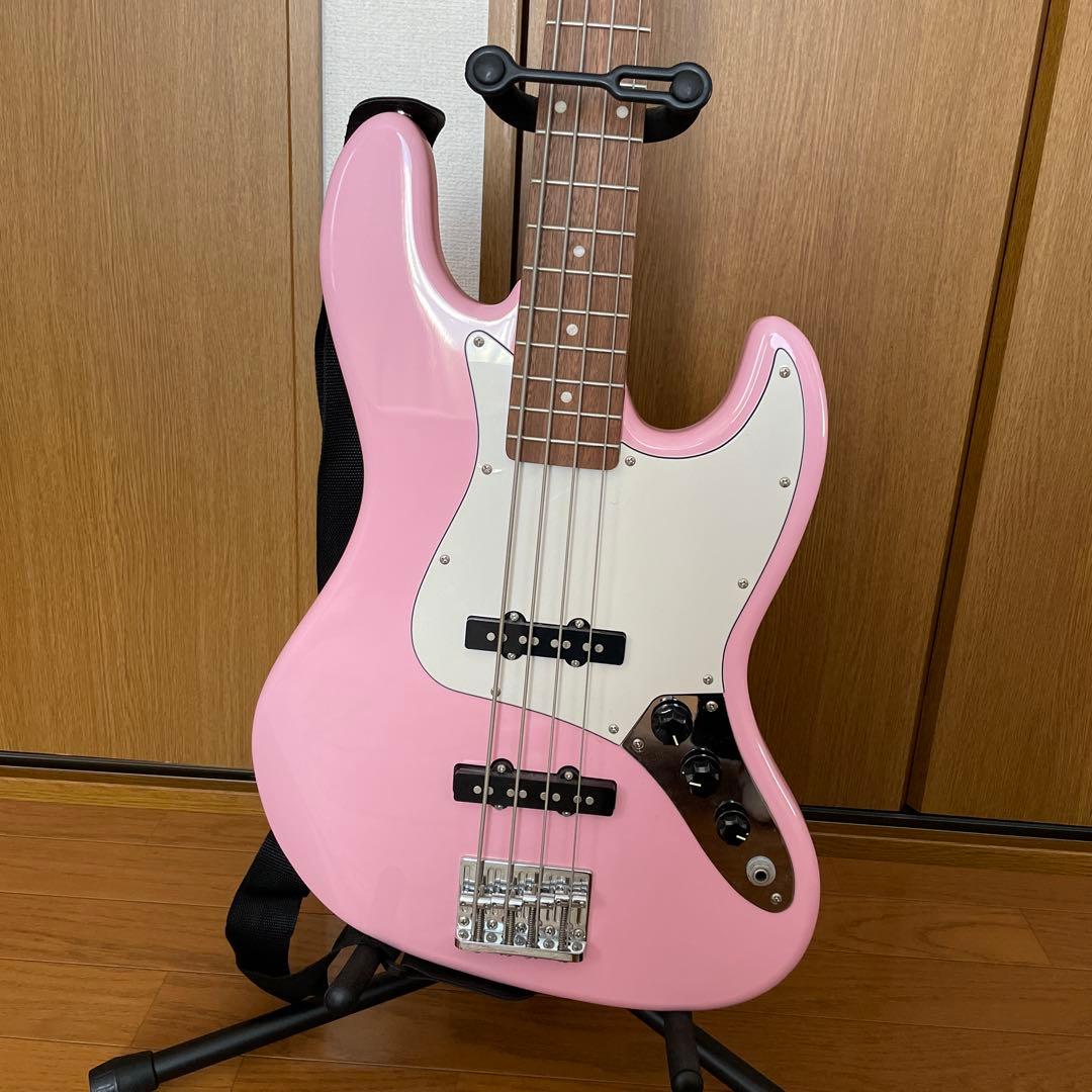Lui Back ピンクエレキベース 4弦