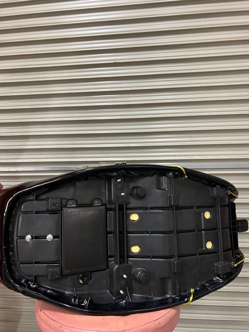 ゼファー400 三段シート 黒金
