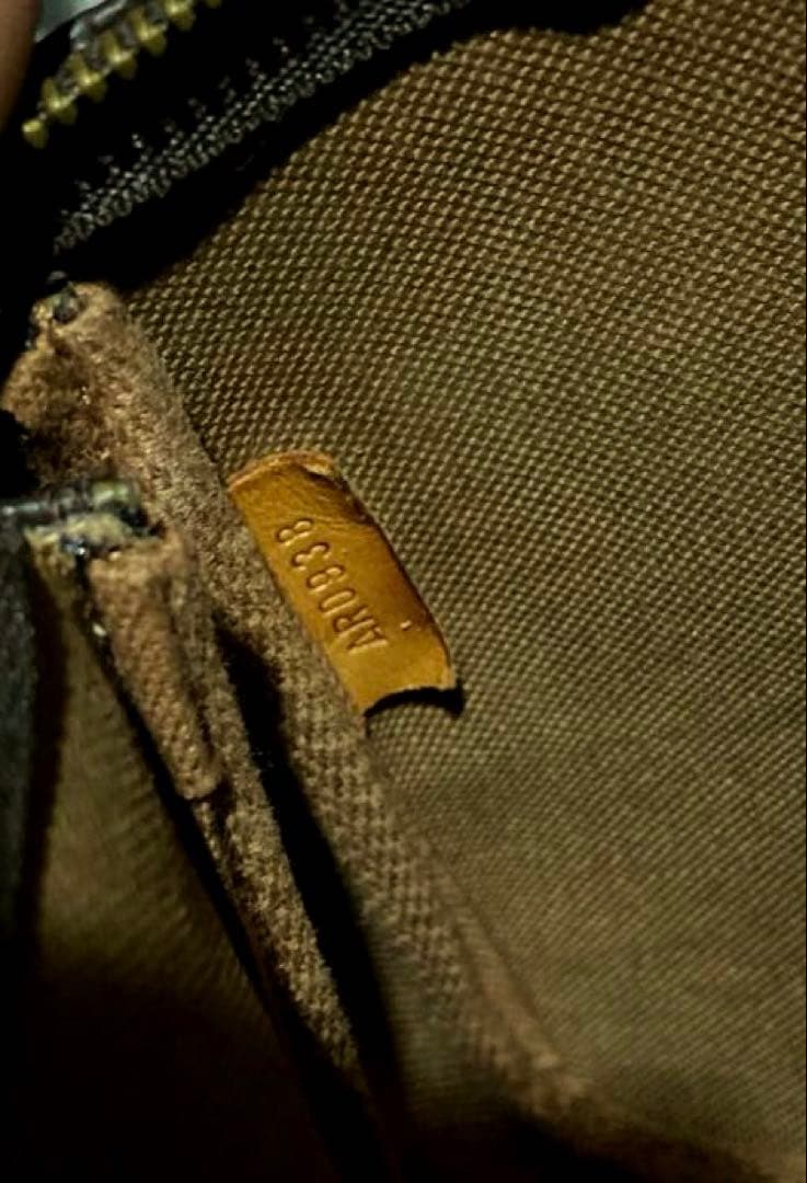 Louis Vuitton モノグラム 肩掛けポーチ　ボディバッグ　正規品　美品