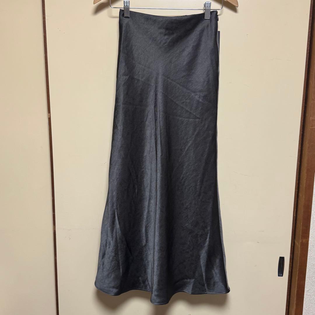 新品タグ付き✨anuans サテンバイアスナロースカート　チャコールグレー　S