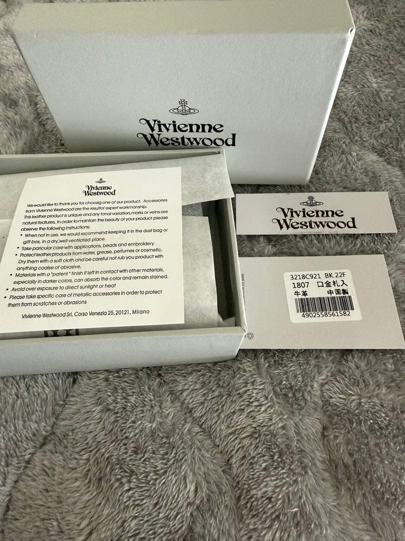 ☆新品未使用☆ヴィヴィアンウエストウッド☆折り財布　三つ折り　ブラック　がま口