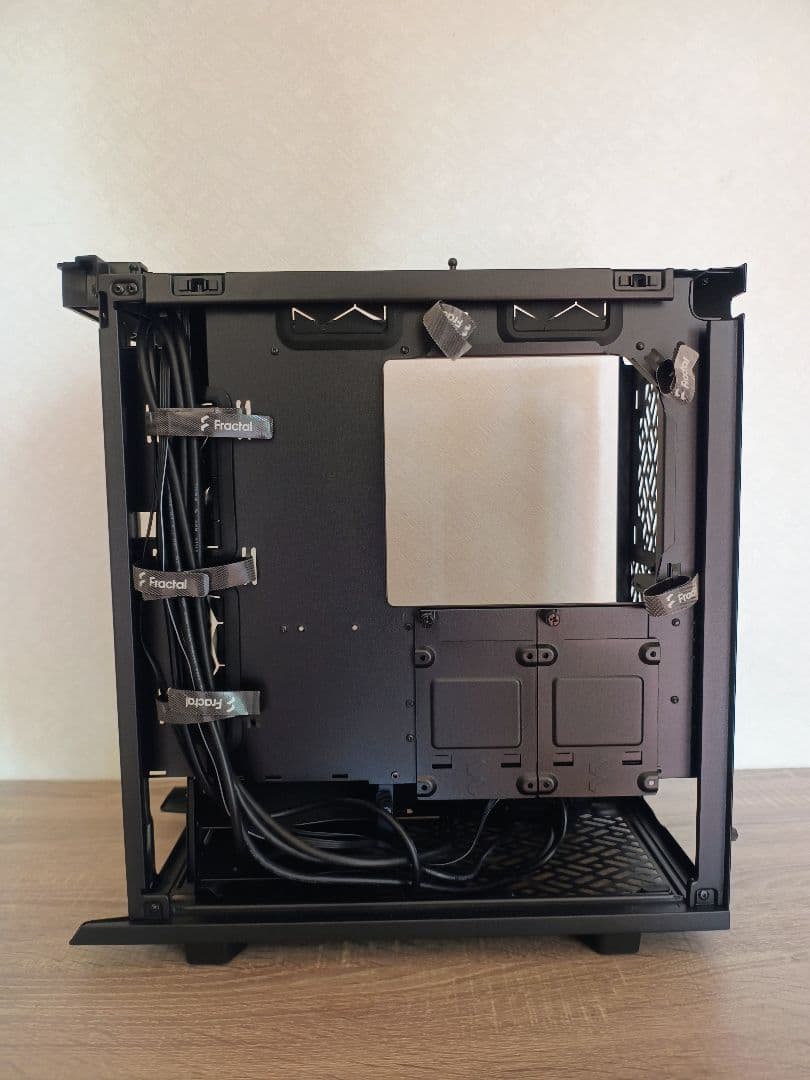 Define 7 Mini Solid ミニタワー型PCケース