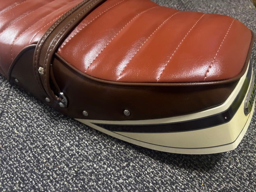 SR400 純正シート加工 タックロール あんこ抜 ゲルザブ埋込リアカウル付き
