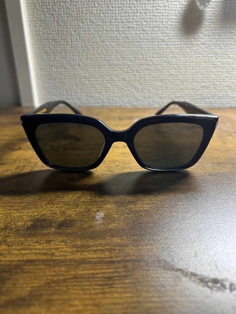 gentle monster mondo サングラス　付属品1