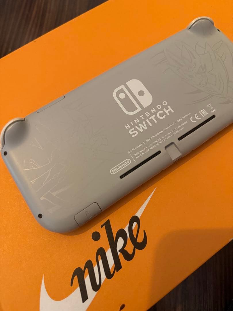 Nintendo Switch Lite ザシアン　ザマゼンタ