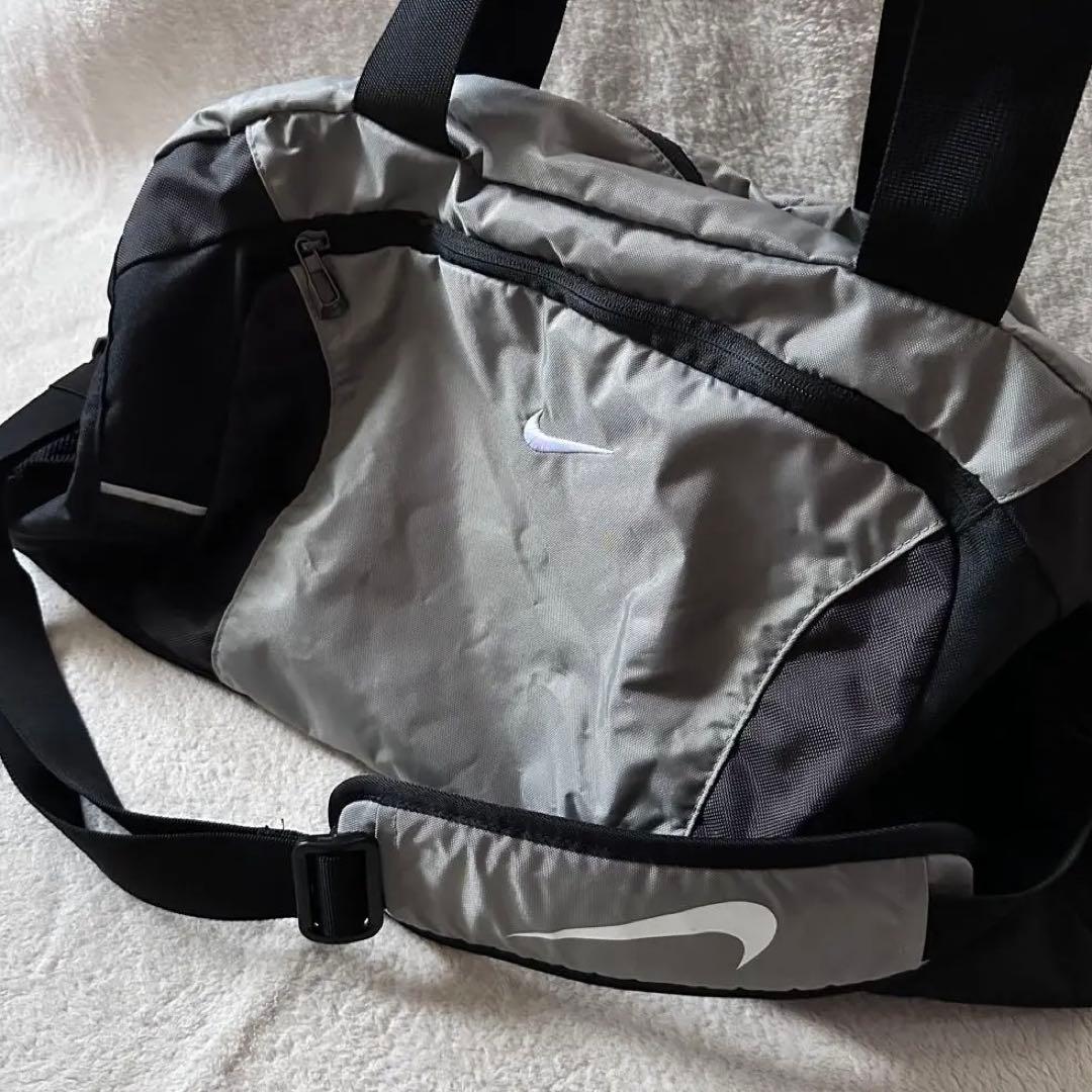 ナイキ　ボストンバッグ　ショルダーバッグ　NIKE y2k 旅行　クロスター社