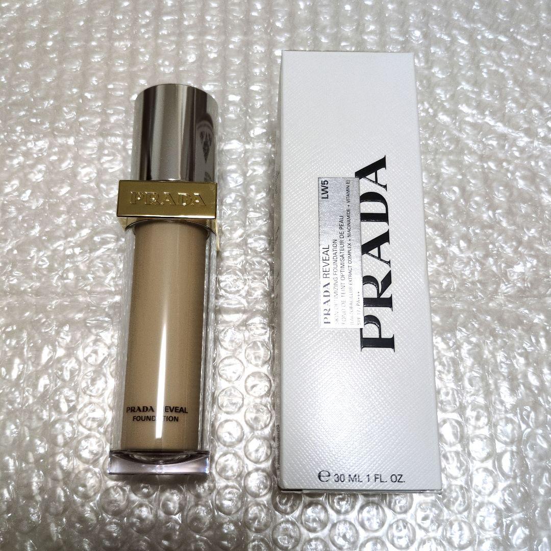 【新品未使用】PRADA リヴィール スキンファンデーション SPF17 本体