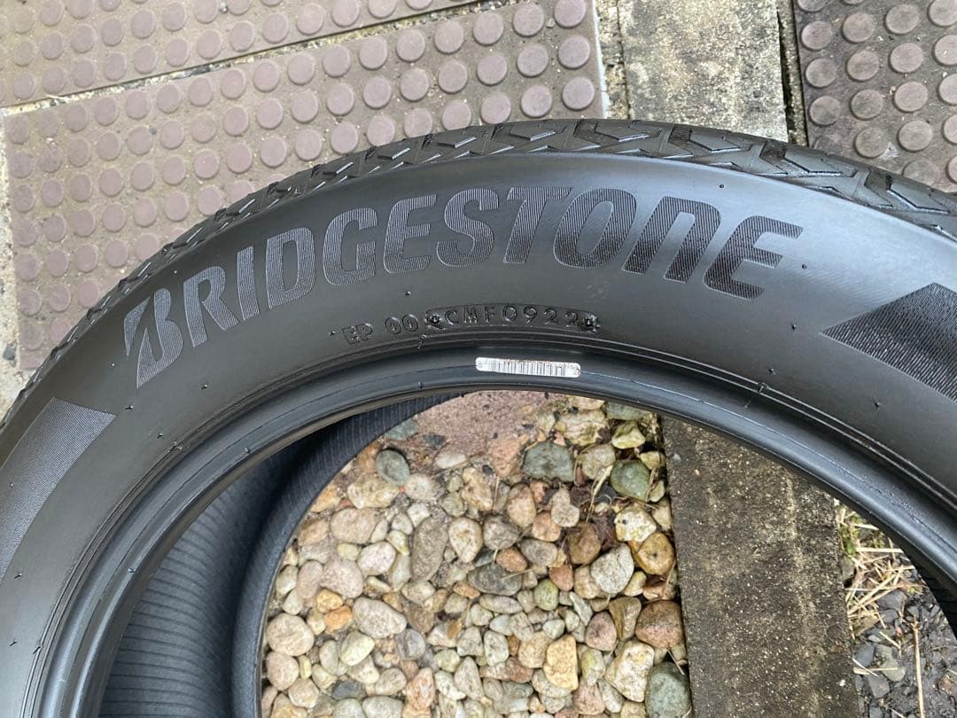 ①R！ブリヂストン 225/55R18 ALENZA LX100 22年製