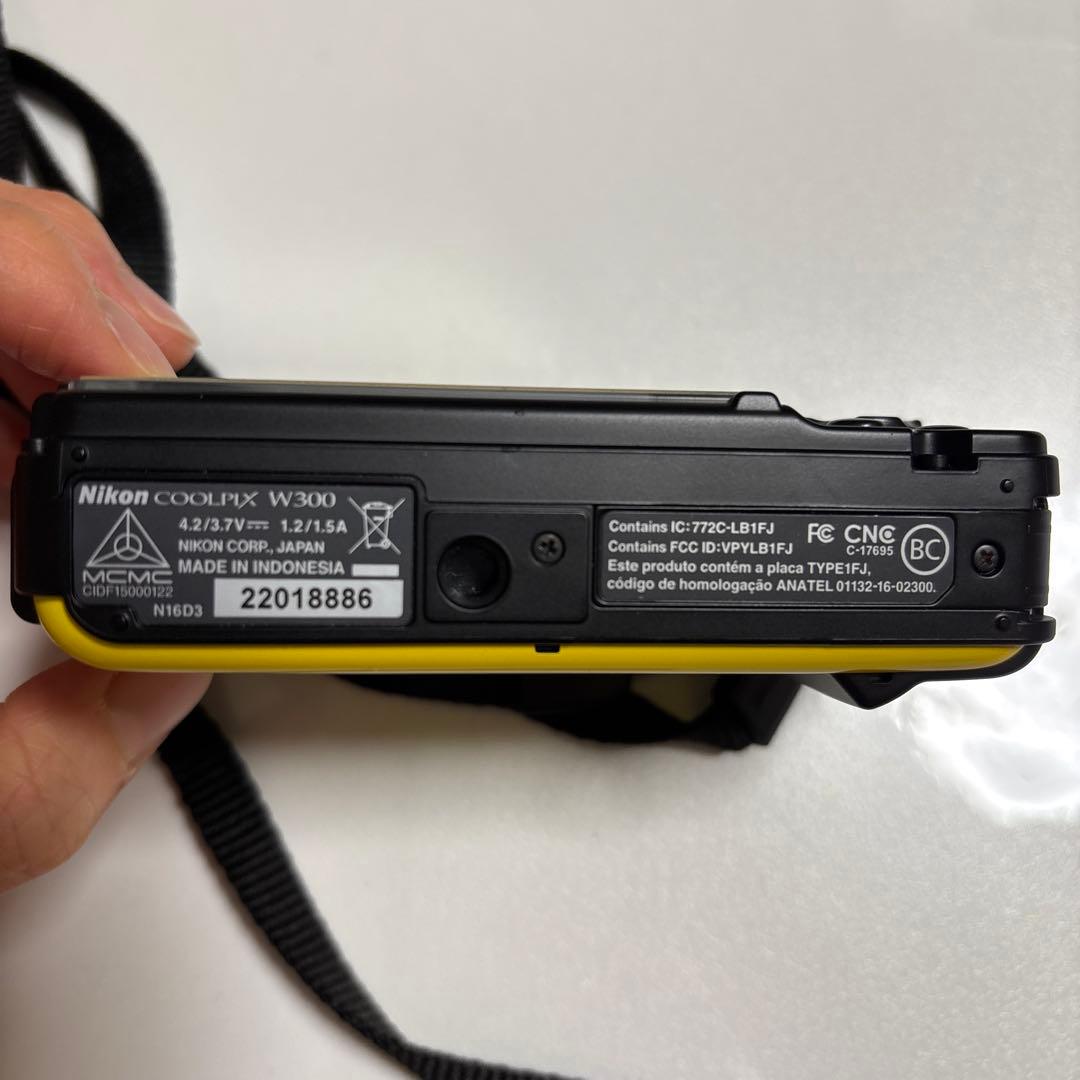 美品 Nikon COOLPIX W300 防水 イエロー デジタルカメラ