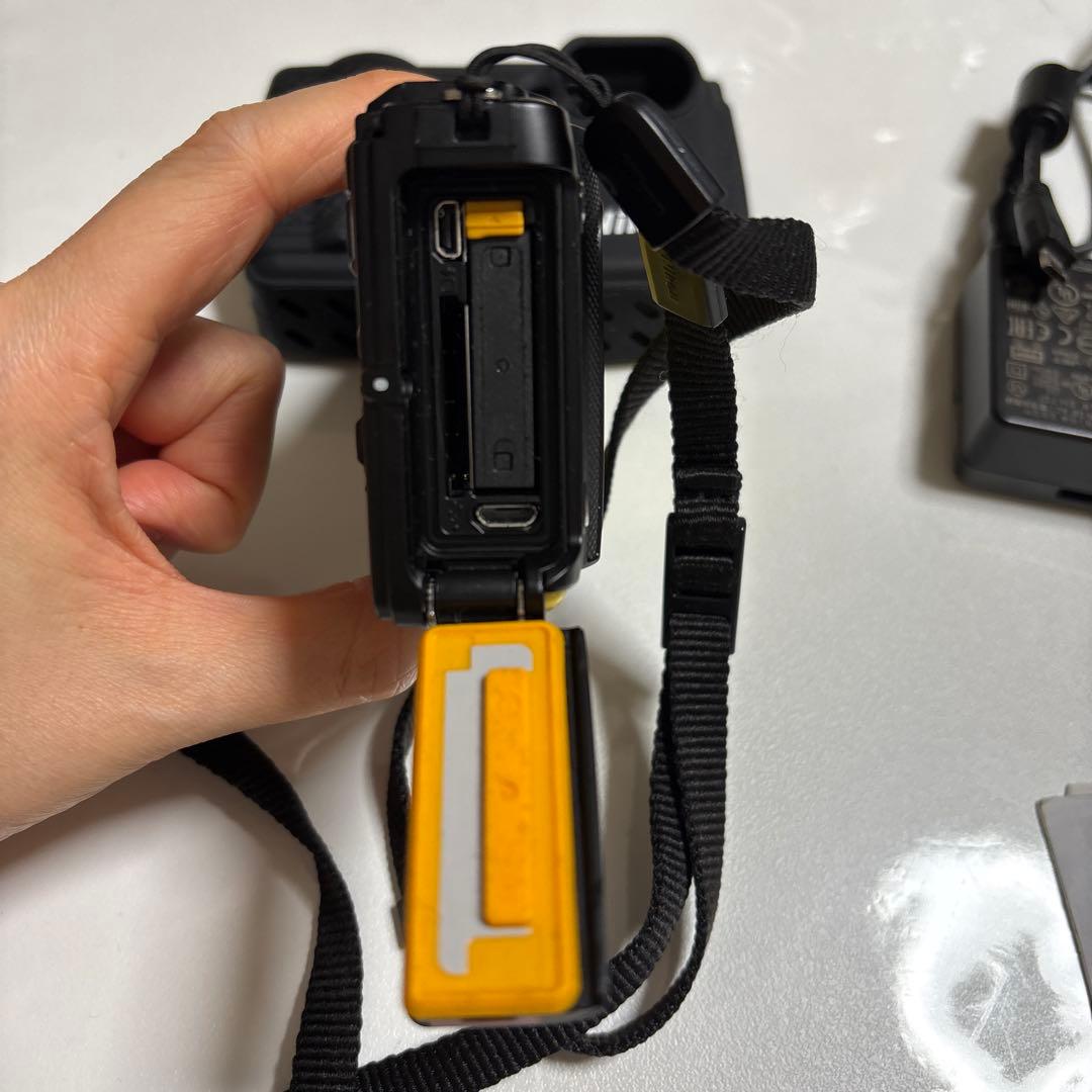 美品 Nikon COOLPIX W300 防水 イエロー デジタルカメラ
