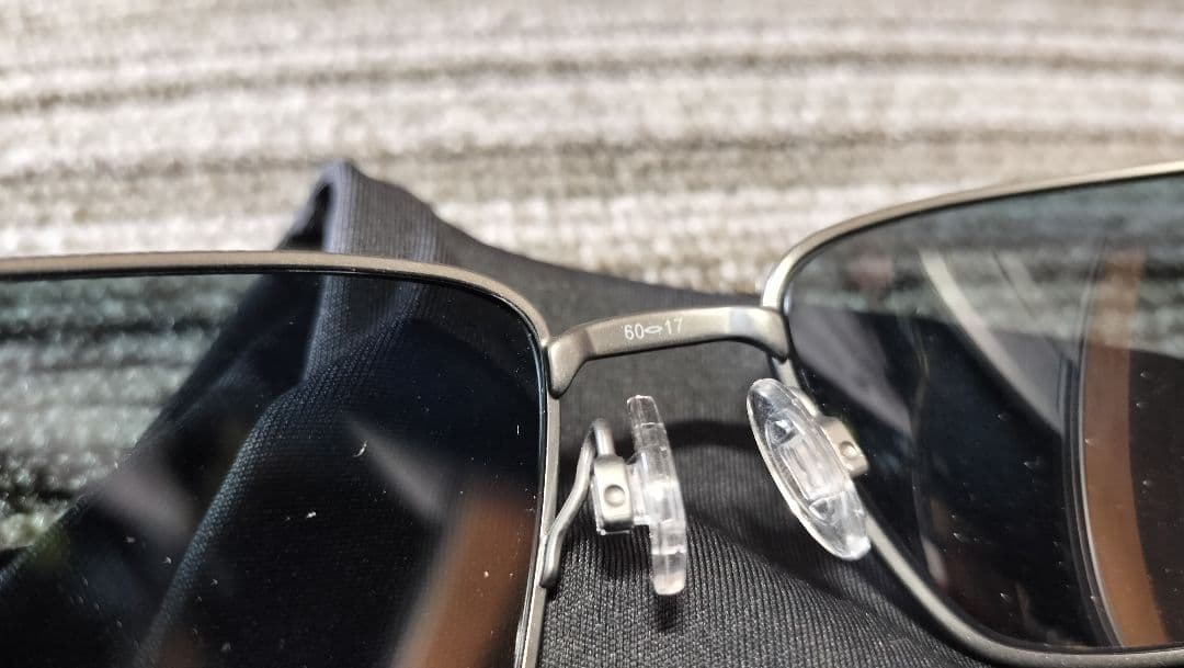 Oakleyオークリー　偏光サングラス　Square Wireスクエアワイヤー