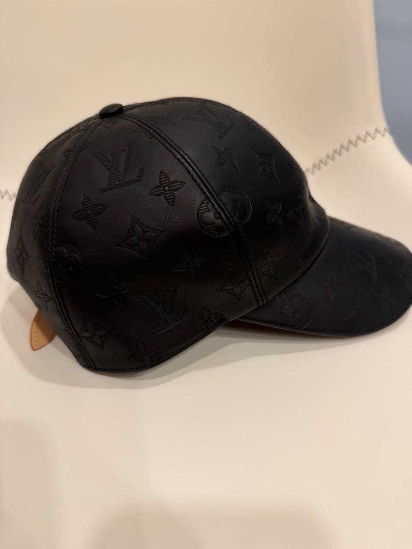Louis Vuitton ブラック レザーキャップ