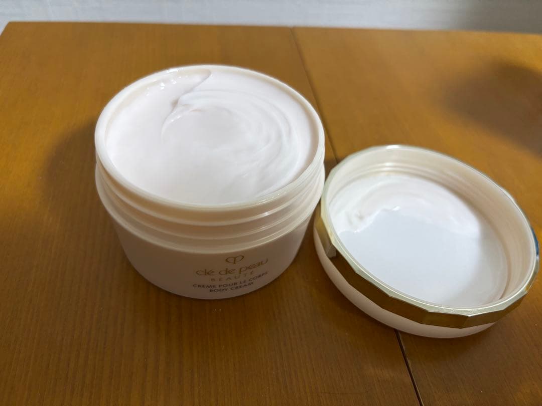 clé de peau ボディクリーム