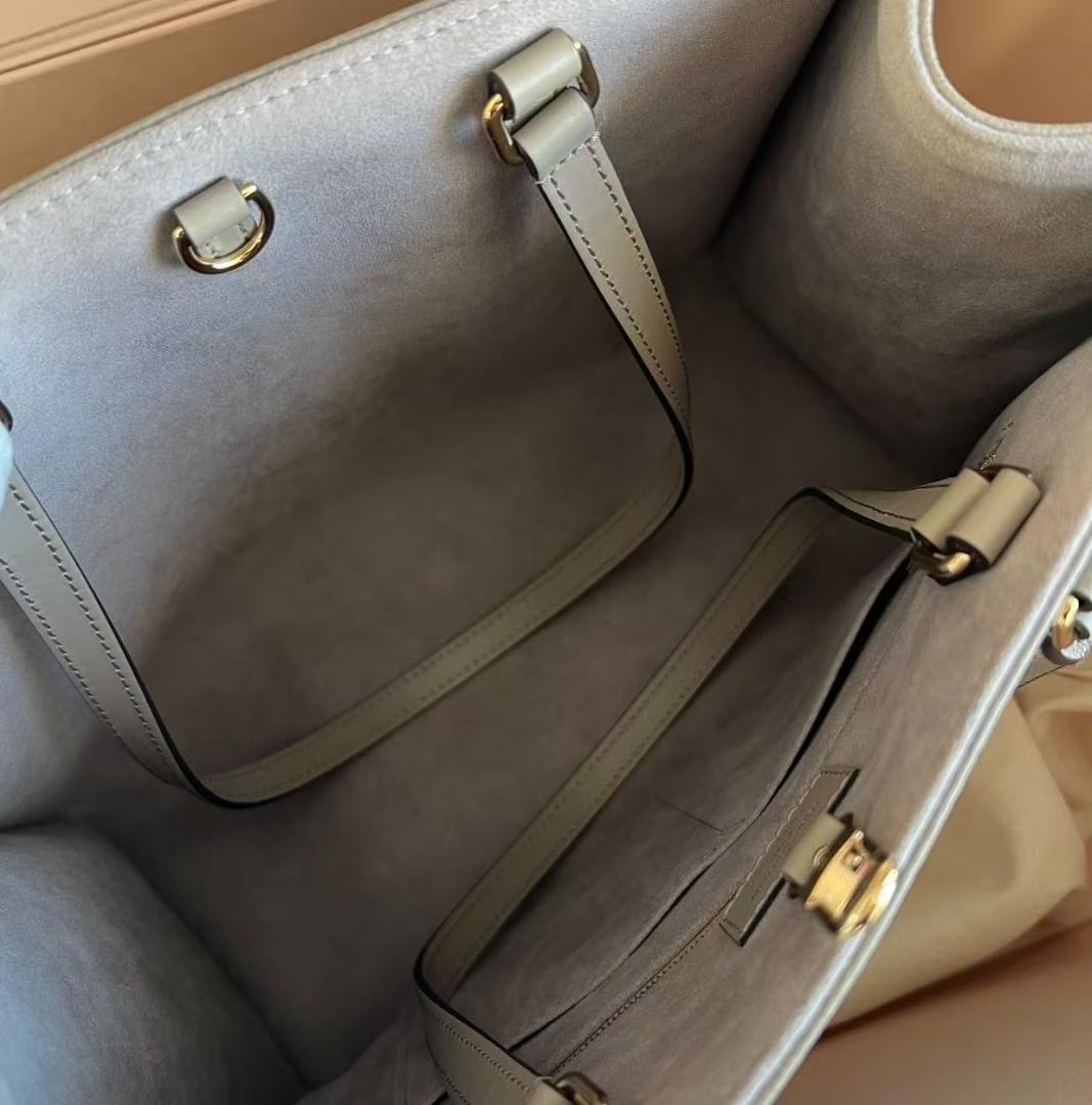 美品Louis Vuitton オンザゴーpmM45494