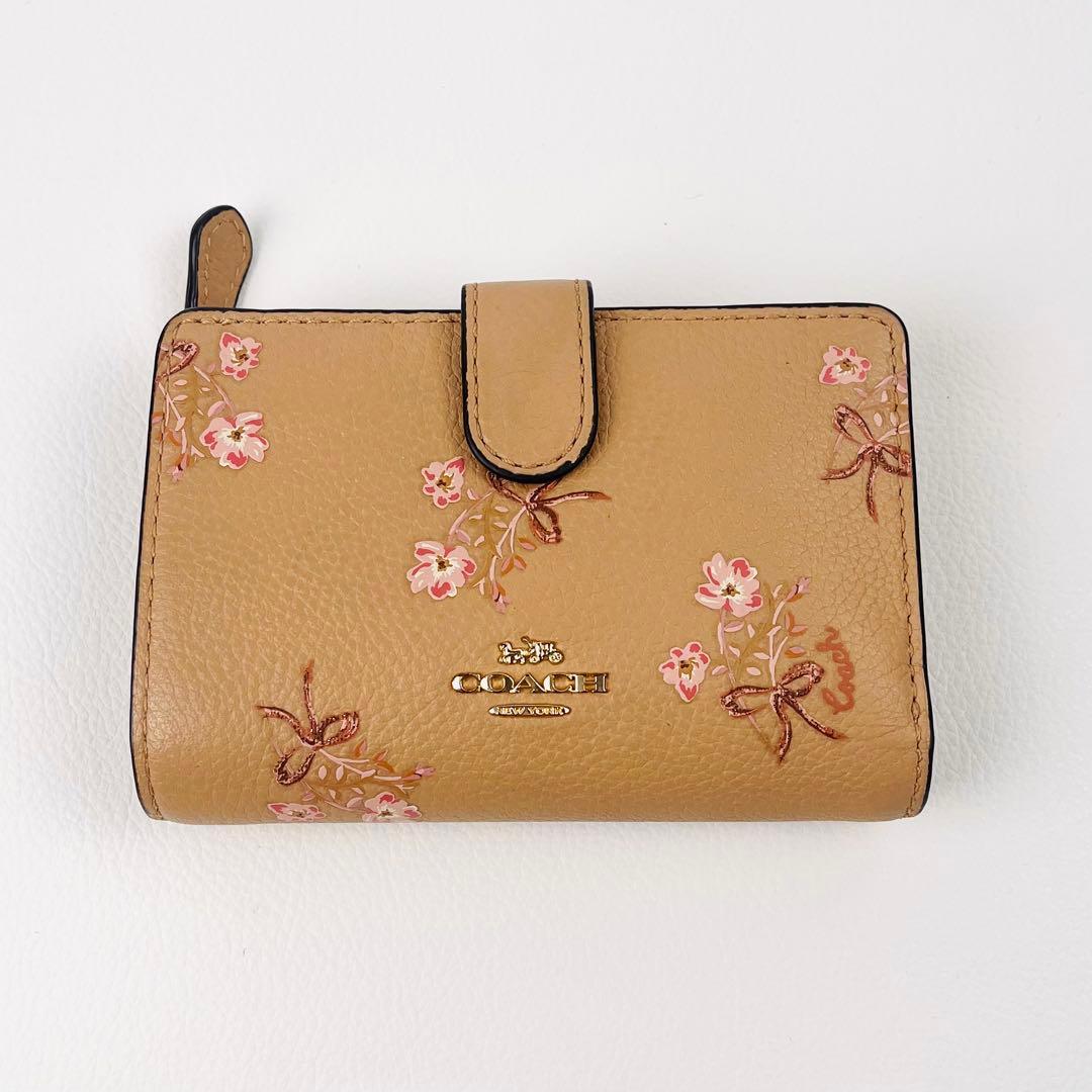 美品✨ COACH コーチ コンパクト 二つ折り財布 花柄 リボン シボ革