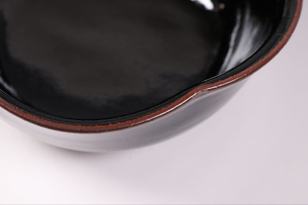 十三代 中里太郎右衛門 黒唐津 菓子鉢 花形 共箱 陶芸 陶磁器【MB79】