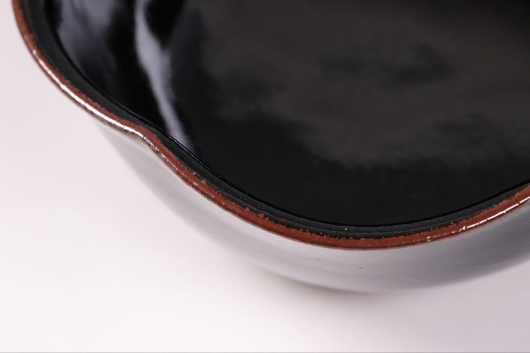 十三代 中里太郎右衛門 黒唐津 菓子鉢 花形 共箱 陶芸 陶磁器【MB79】
