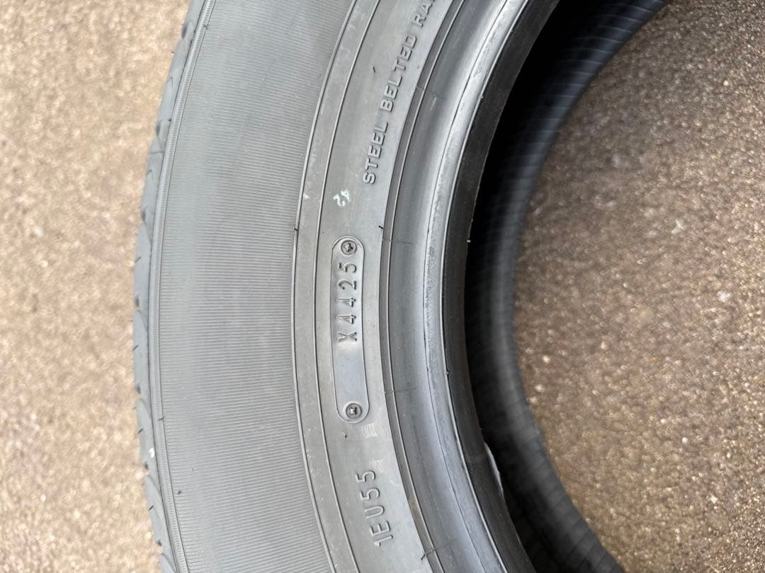 ハイエース純正タイヤ15インチ195/80R15 107/105S