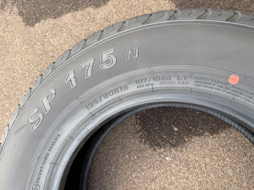 ハイエース純正タイヤ15インチ195/80R15 107/105S
