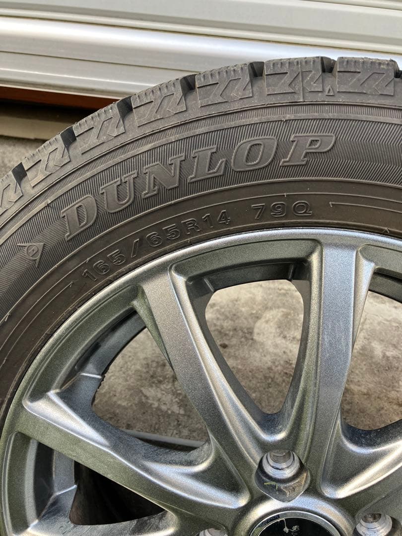 Dunlop スタッドレスタイヤ 14インチ （引き取り限定で、お願いします。