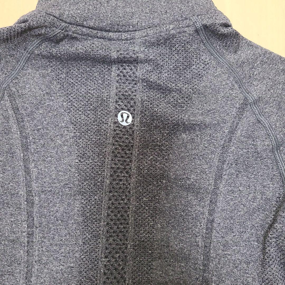 ルルレモン　Swiftly Tech　1/2 Zip　長袖