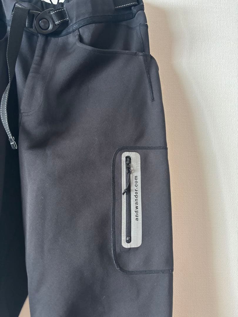 アンドワンダー ストレッチシェルパンツ