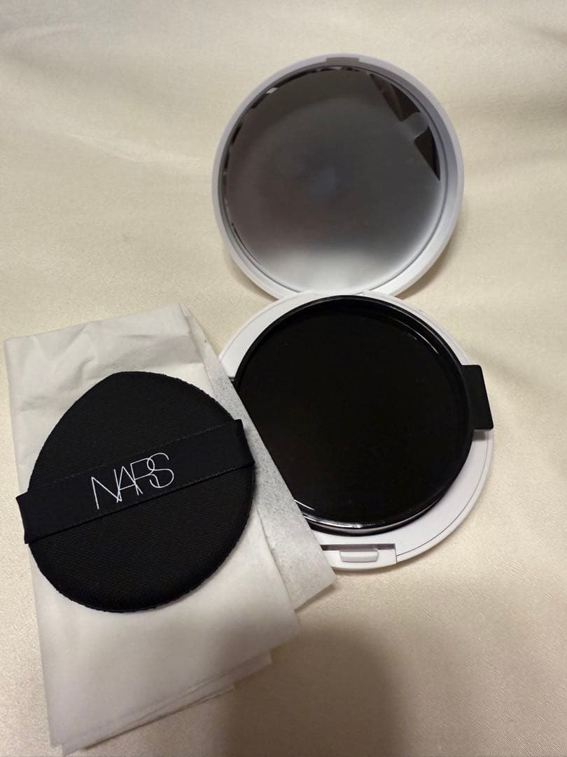 NARS ライトリフレクティング セラムクッションファンデーションFINLAND