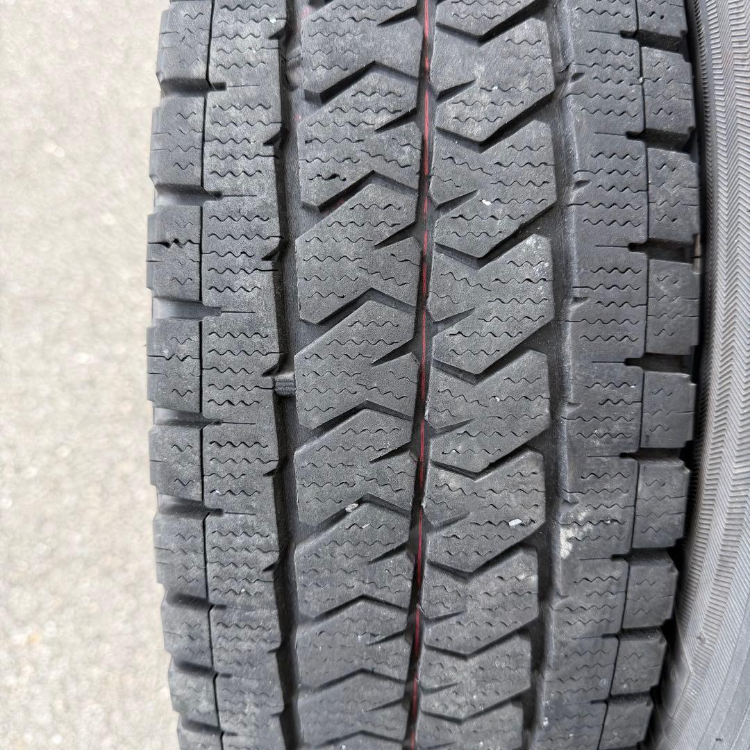 【送料込み】23年製ハイエース等スタッドレス195/80R15 ブリヂストン