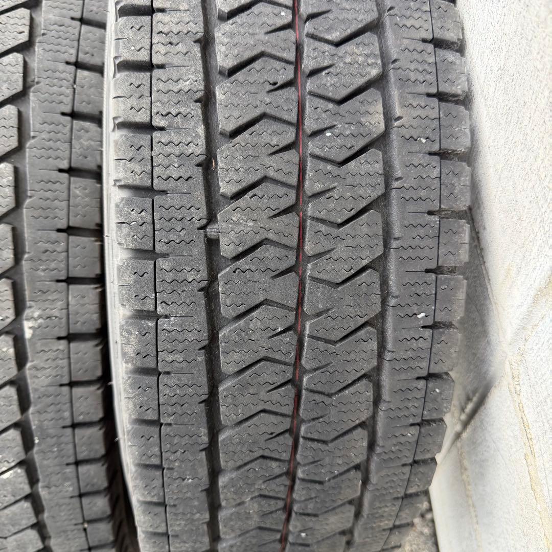 【送料込み】23年製ハイエース等スタッドレス195/80R15 ブリヂストン